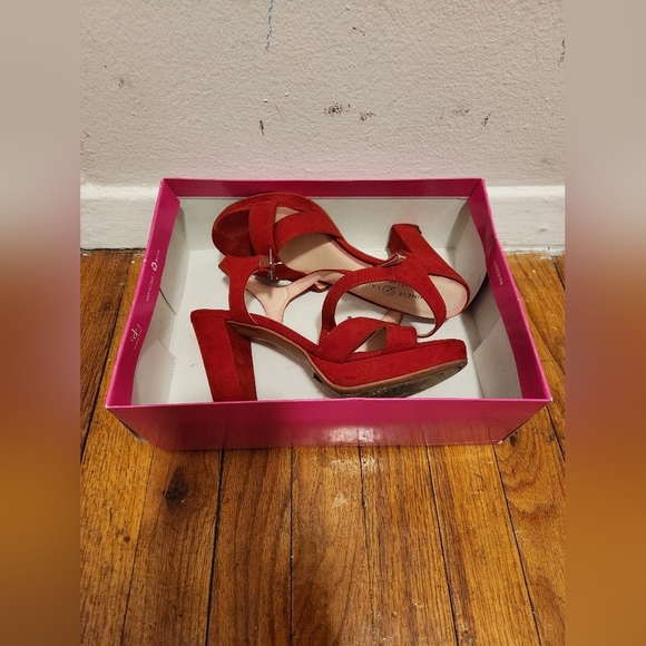 Women's RED Chinese Laundry High heel shoes, size 8.5M - Picture 9 of 9